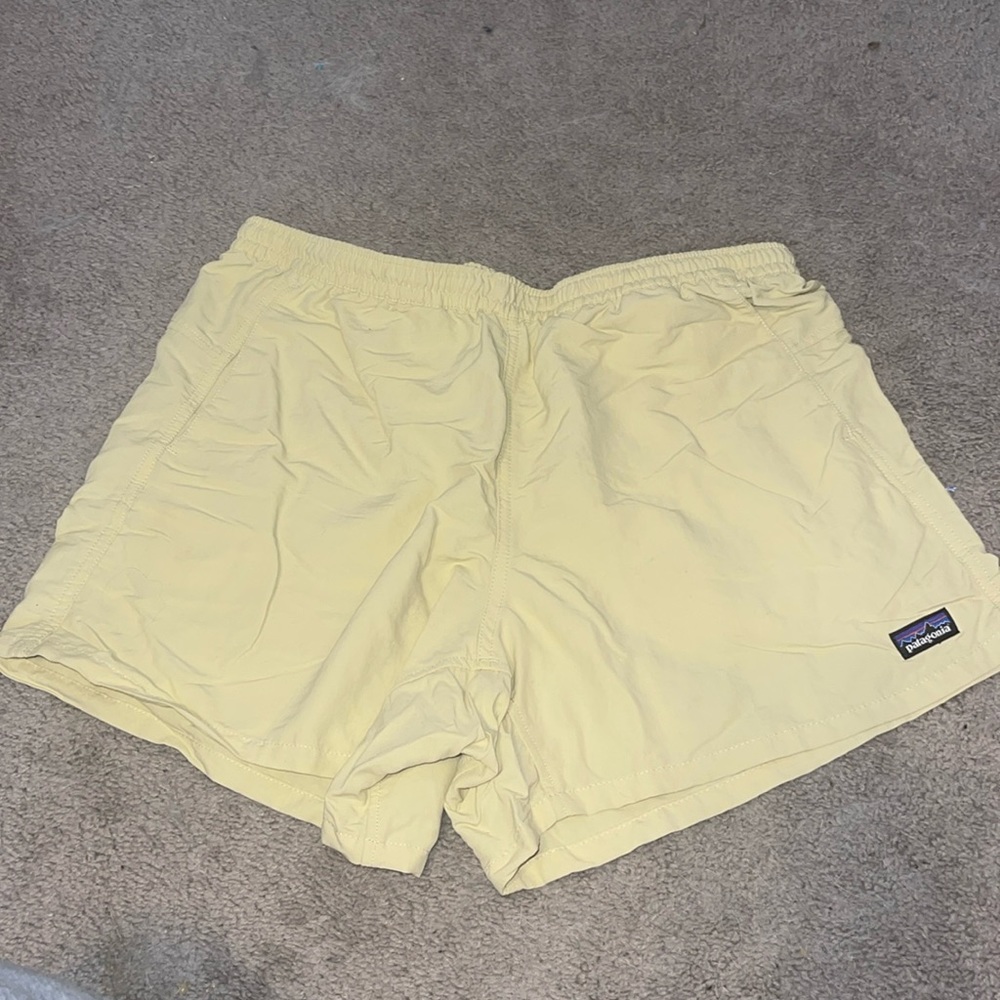 Women’s Yellow Patagonia 5” Baggies Shorts size Medium